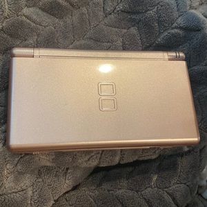 Nintendo DS lite with Mario cart game